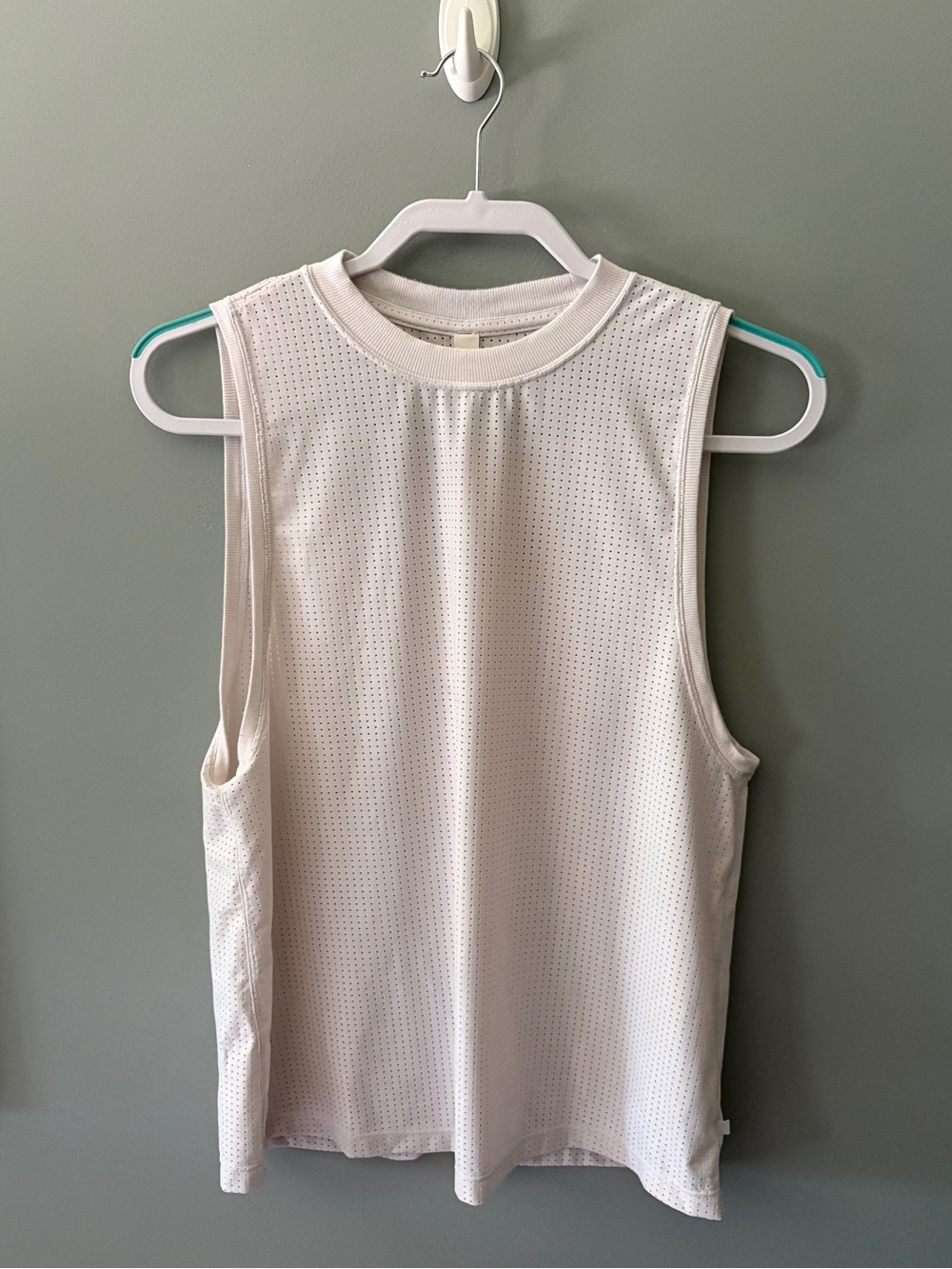 Lululemon Mesh Train Muscle Tank Top White Size 2